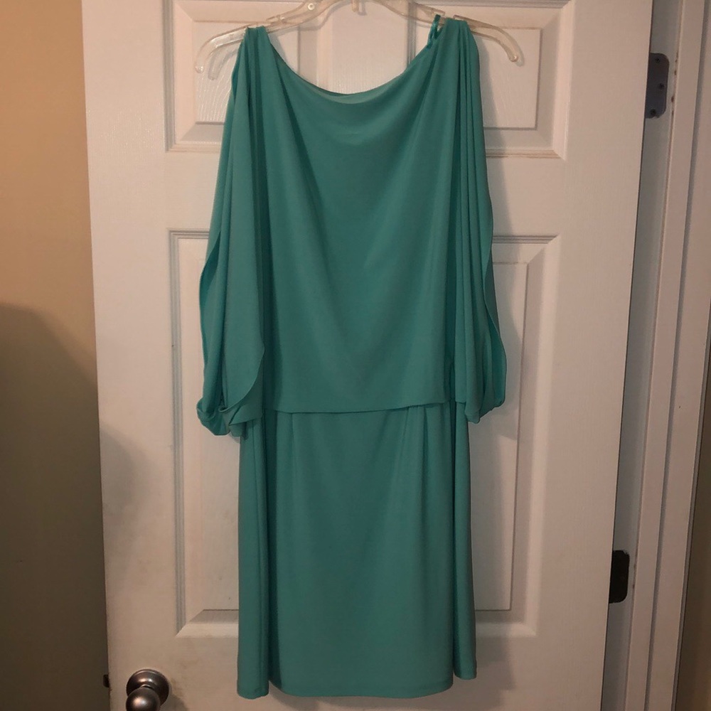Jessica Simpson’s sleeveless dress